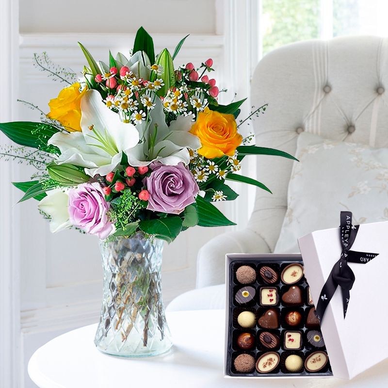 Flower Gift Set - Glaze & Box Of 25 Chocolates - White - Hypericum Berry & Oriental Lilies - Next Day Flower & Gift Delivery UK - Appleyard London