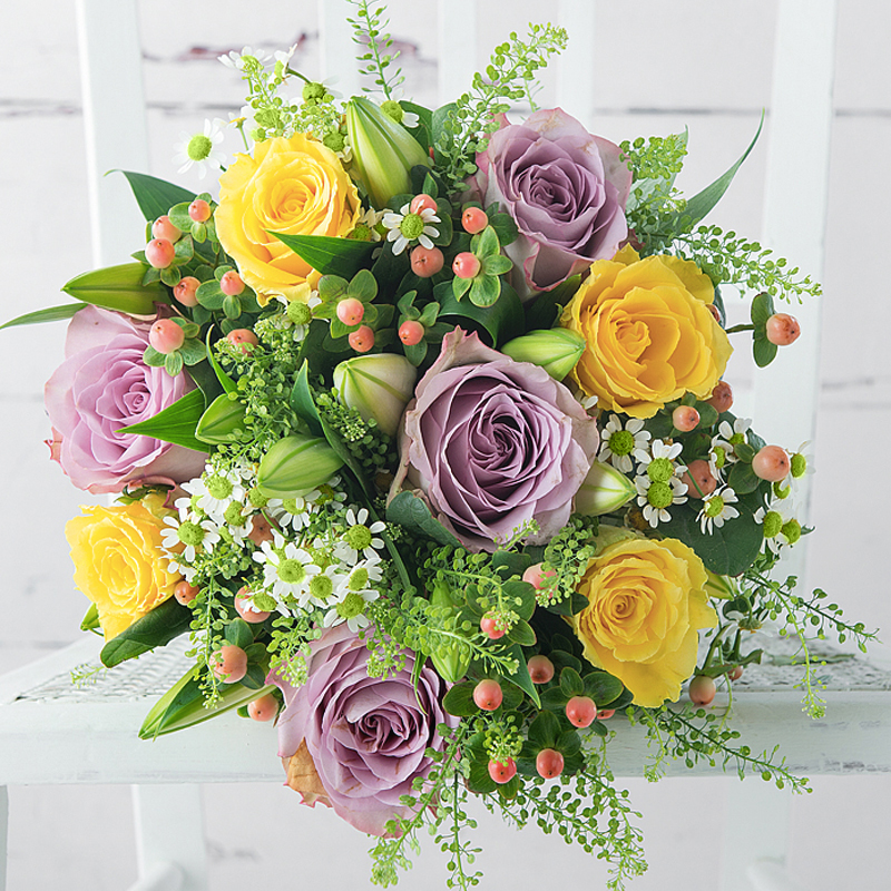 Flower Gift Set - Glaze & Mini Moët & Chandon - White - Hypericum Berry & Oriental Lilies - Mother's Day Flower & Gift Delivery UK - Appleyard London